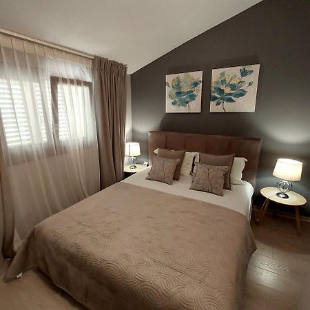 Apartaments Victoria Porec Exterior photo